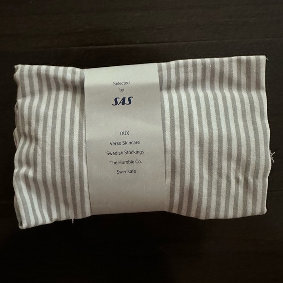 SAS Amenity Kit - Picture 1 of 2